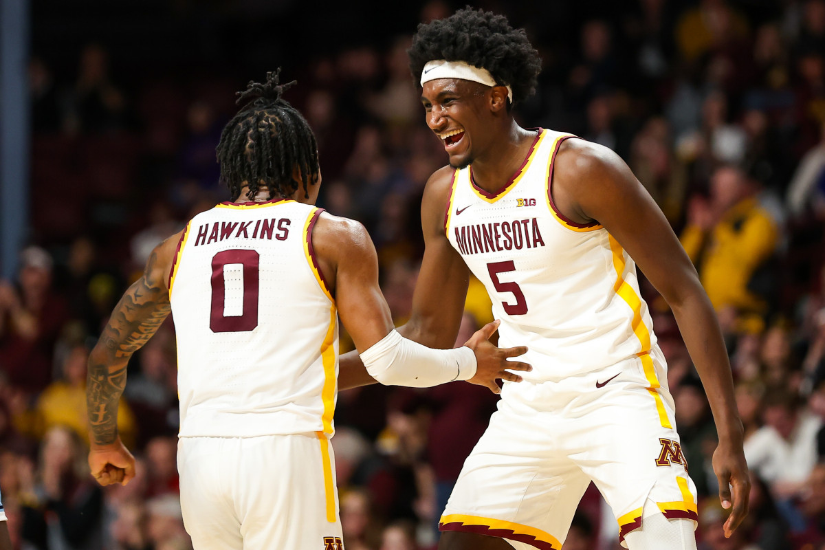 Elijah Hawkins and Isaiah Ihnen high-five